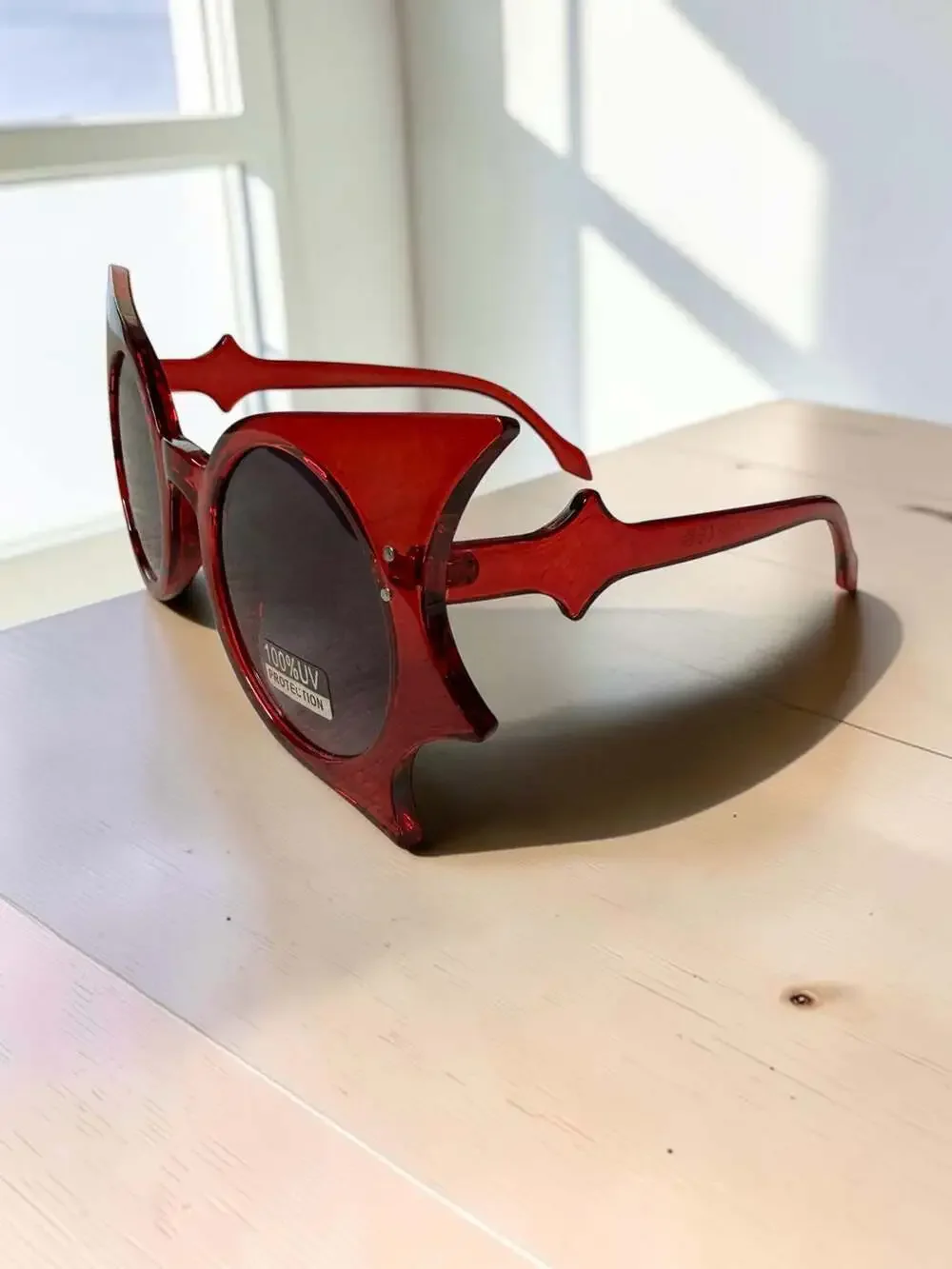 Bat Wing Style Round Fashion Sunglasses in Red